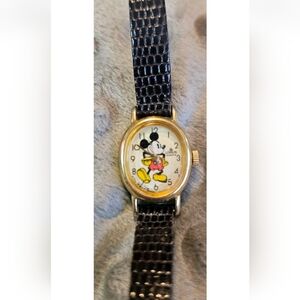 Vintage Women's Disney Mickey Mouse Watch Leather Band Lorus Gold-Tone